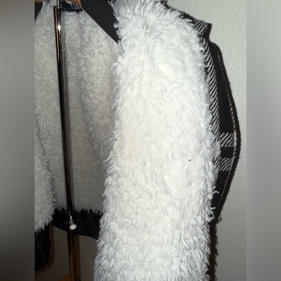 Baby Gap plaid wool blend toddler coat with toggle closures, size 4 - Picture 5 of 5